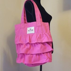 H O L L I S T E R  R U F F L E. T O T E